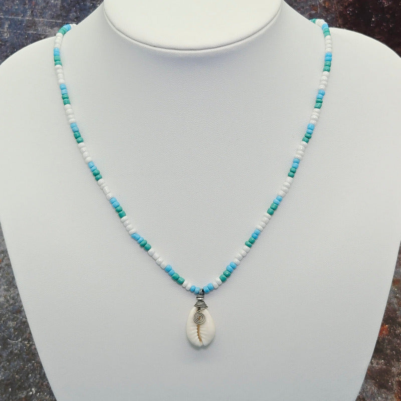 colier handmade pandantiv scoica