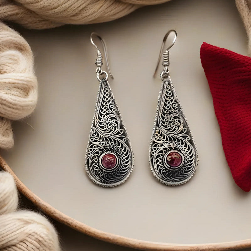 Cercei lungi cu detalii etnice si piatră naturală
