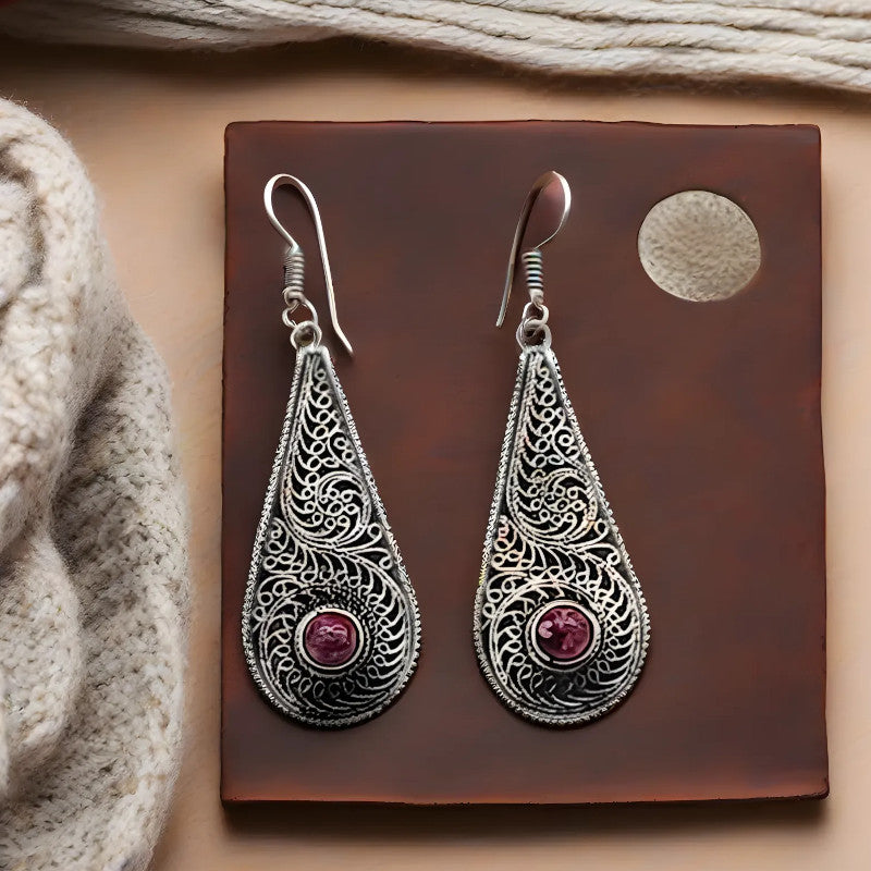 Cercei lungi cu detalii etnice si piatră naturală