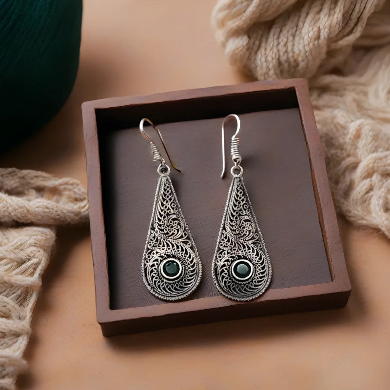 Cercei lungi cu detalii etnice si piatră naturală