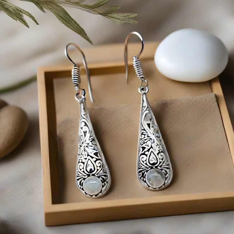 Cercei lungi cu model vintage