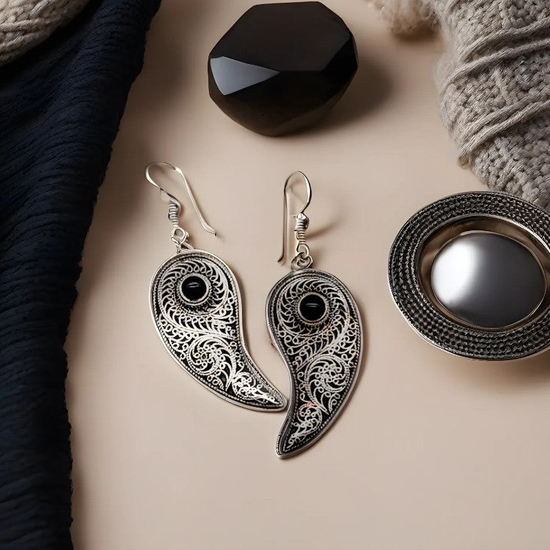 Cercei teardrop eleganti cu model etnic berber