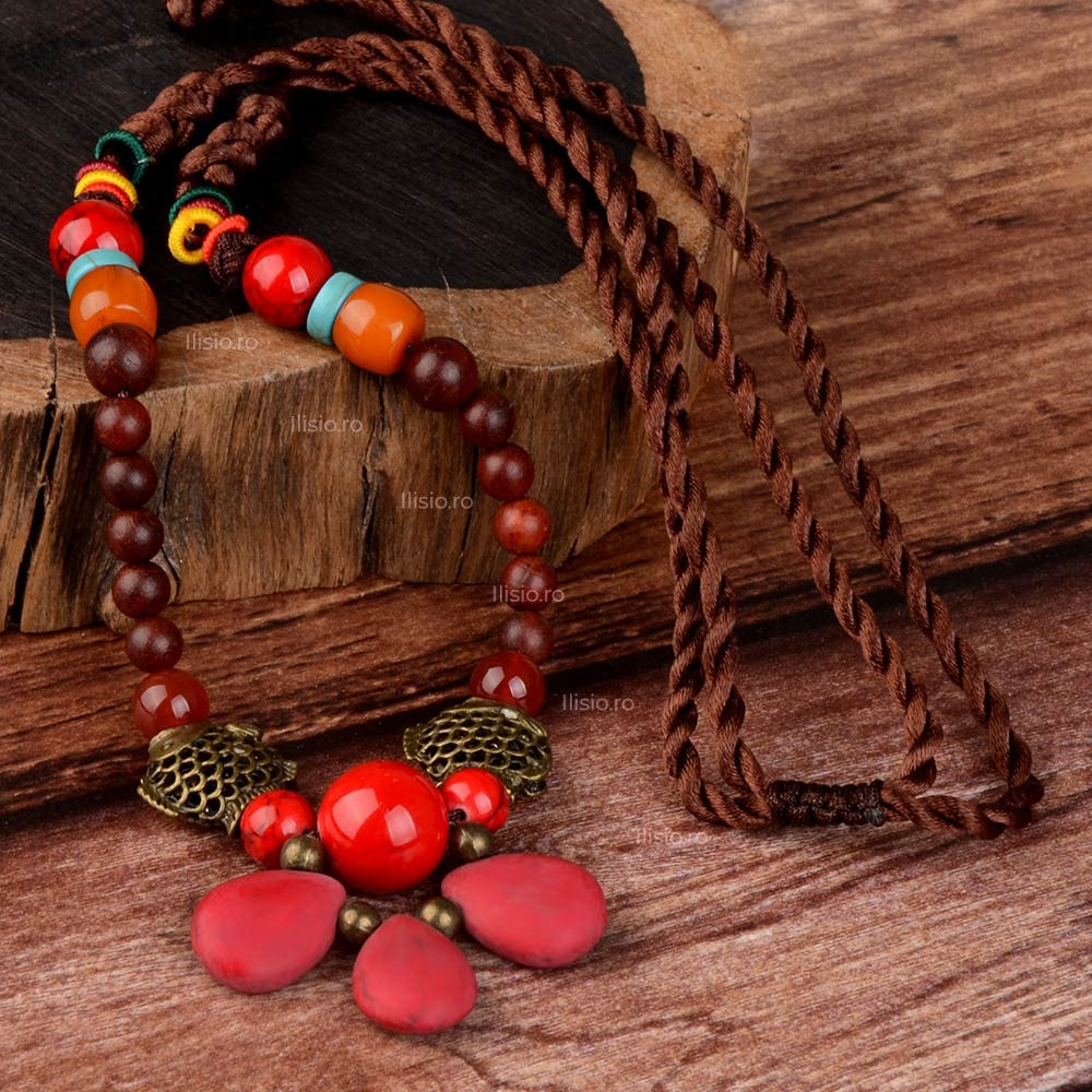 Colier handmade, din lemn de santal, cu pietre semipretioase de Agat Rosu