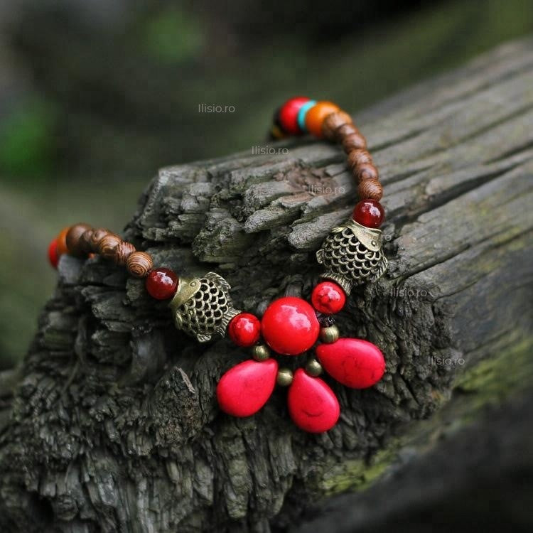 Colier handmade, din lemn de santal, cu pietre semipretioase de Agat Rosu