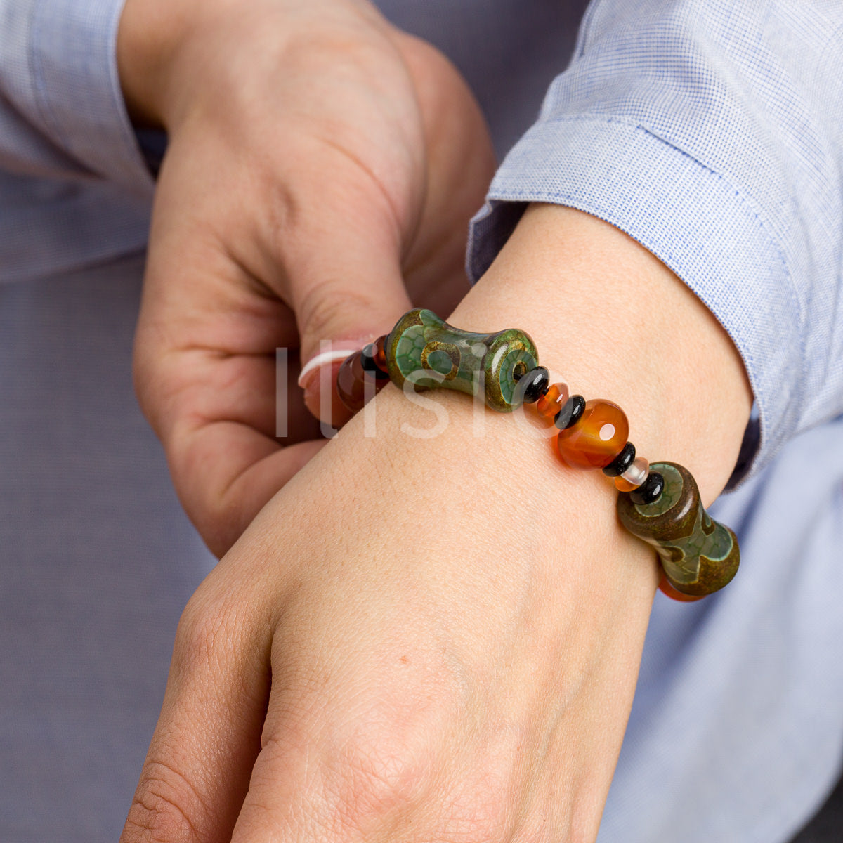 Bratara handmade, pentru cadou femei, din pietre semipretioase, de Agat Tibetan Dzi - Ilisio.ro