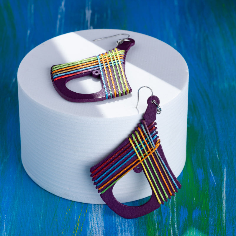 cercei geometrici mov din lemn