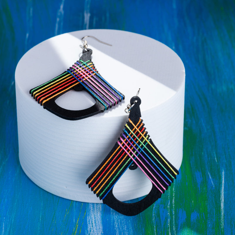 cercei geometrici negri din lemn