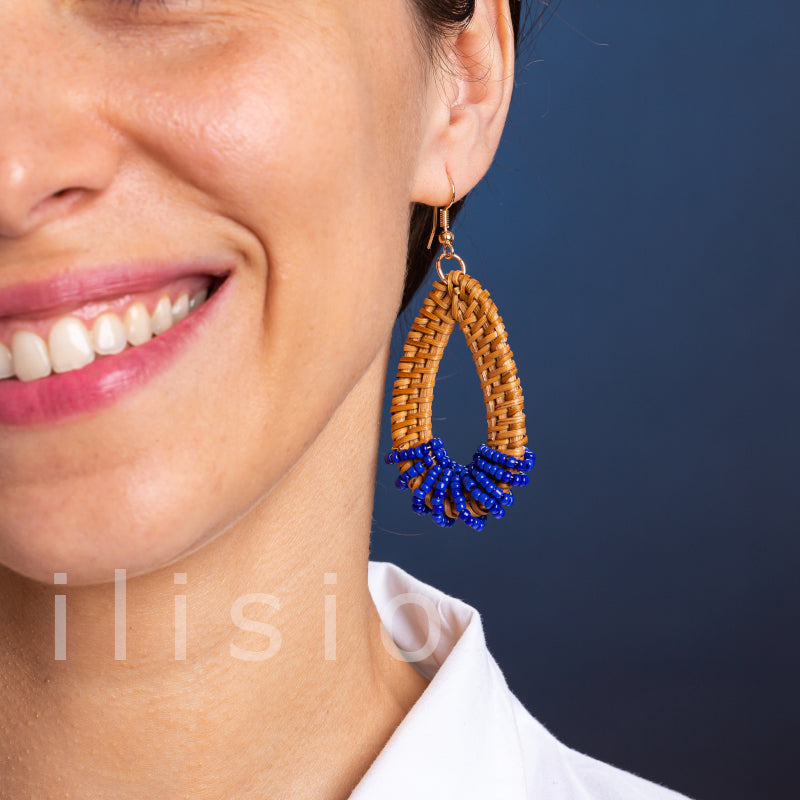 cercei handmade din ratan cu margele albastre