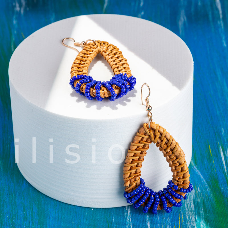 cercei handmade din ratan cu margele albastre