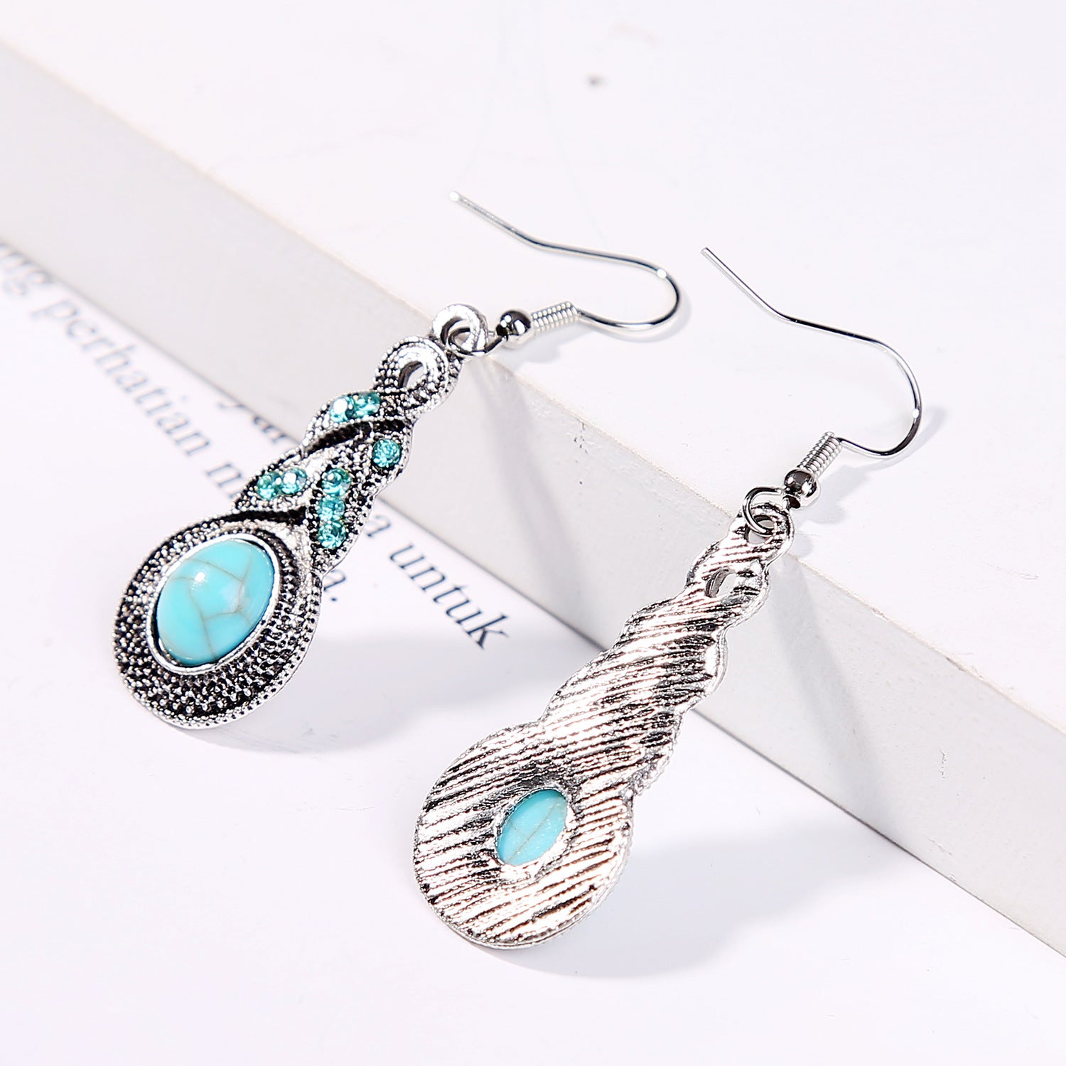 Cercei lungi, cu pietre semipretioase, de Agat Turcoaz - Ilisio.ro