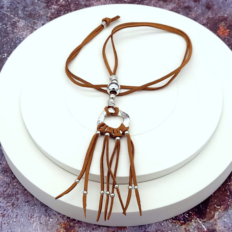 colier etnic piele