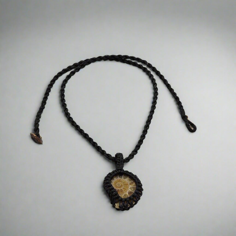 colier handmade pandantiv fosil