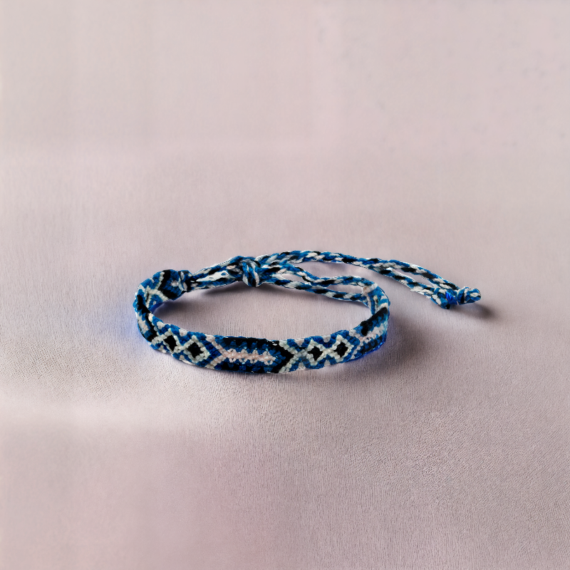 bratara handmade motiv etnic albastru alb